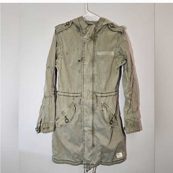 Aritzia TNA Utility/ Military Style Jacket. Green.
SIZE M - Picture 2 of 16